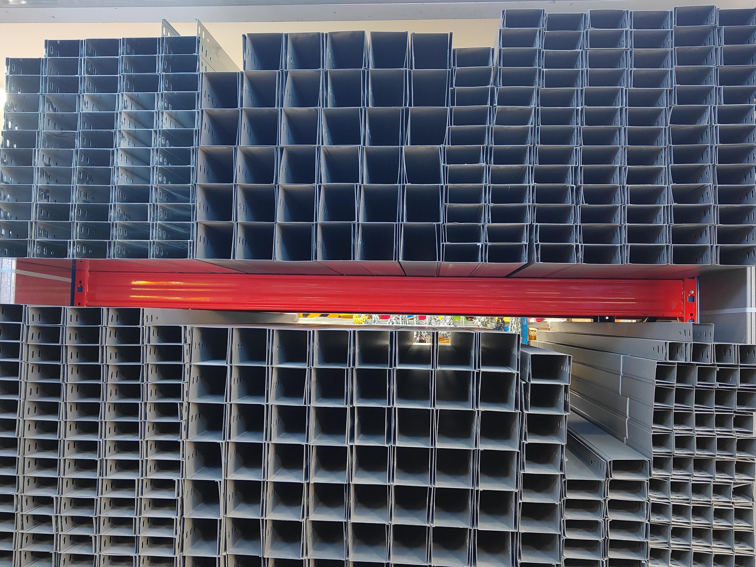 深灰色金属防火电缆桥架